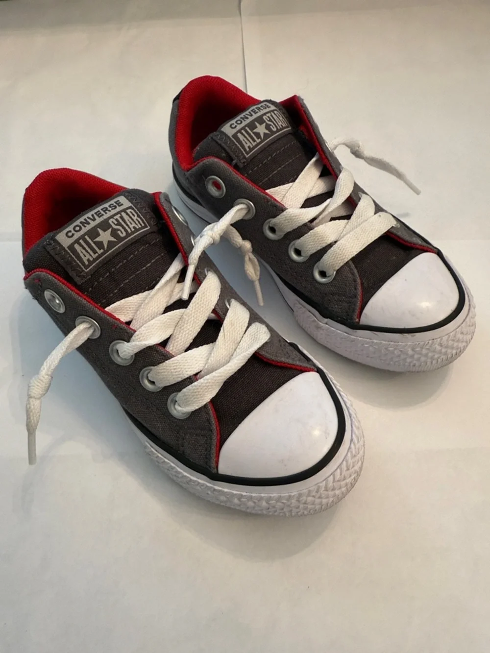 Converse Chuck Taylor All Star Street Trainers Sneakers Kids Size 11. Unisex